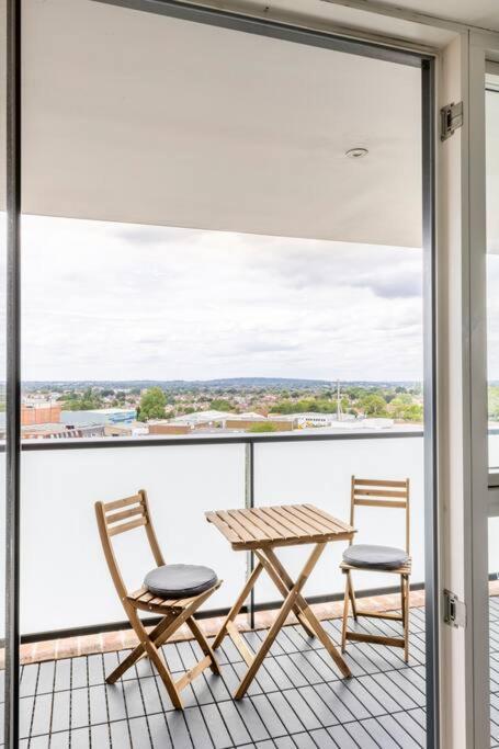 Stylish & Comfortable Top-floor Flat In Harrow * Londra