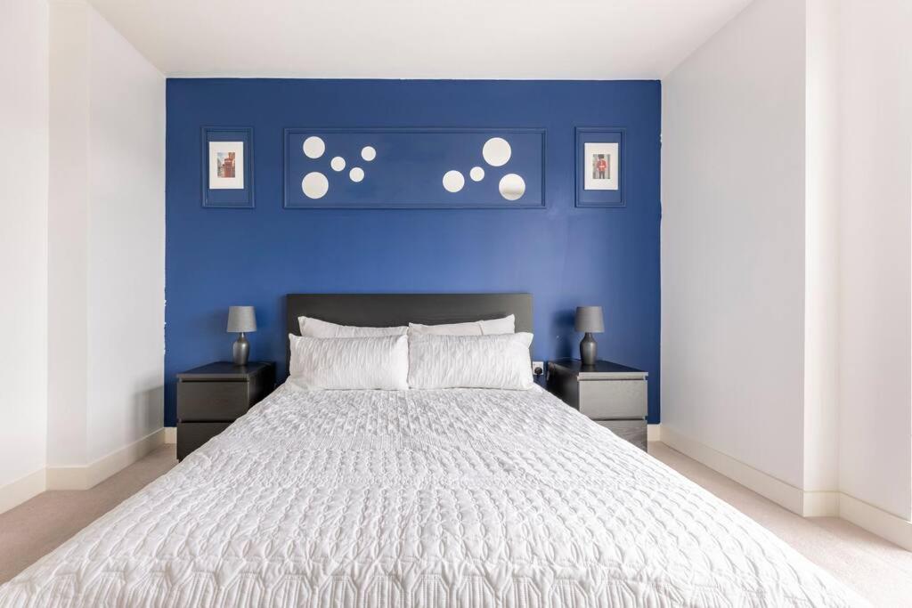 Stylish & Comfortable Top-floor Flat In Harrow Appartamento